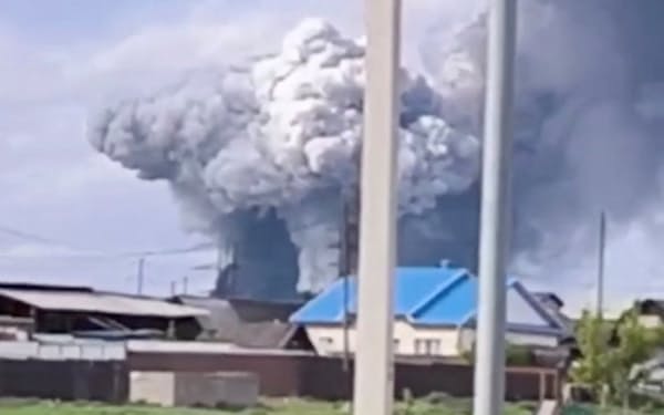 1日、ウクライナのドローン攻撃を受けたイルクーツク州の軍関連施設=同州政府提供・ロイター