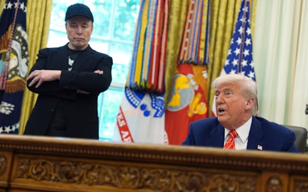 マスク氏は退任会見では減税延長法案への批判を控えた（5月30日、米ホワイトハウス）=AP